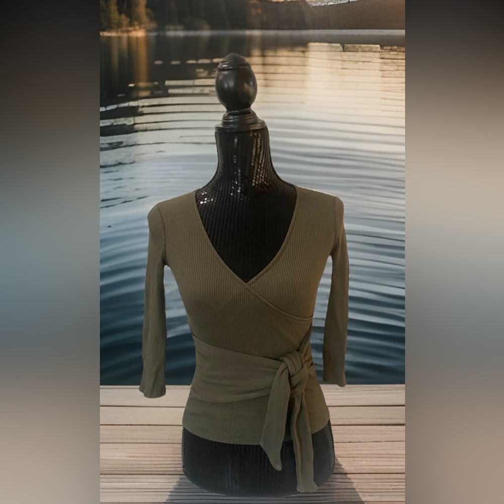 EUC Express One Eleven Olive Green Ribbed V-Neck Wrap Top Size XXS Petite